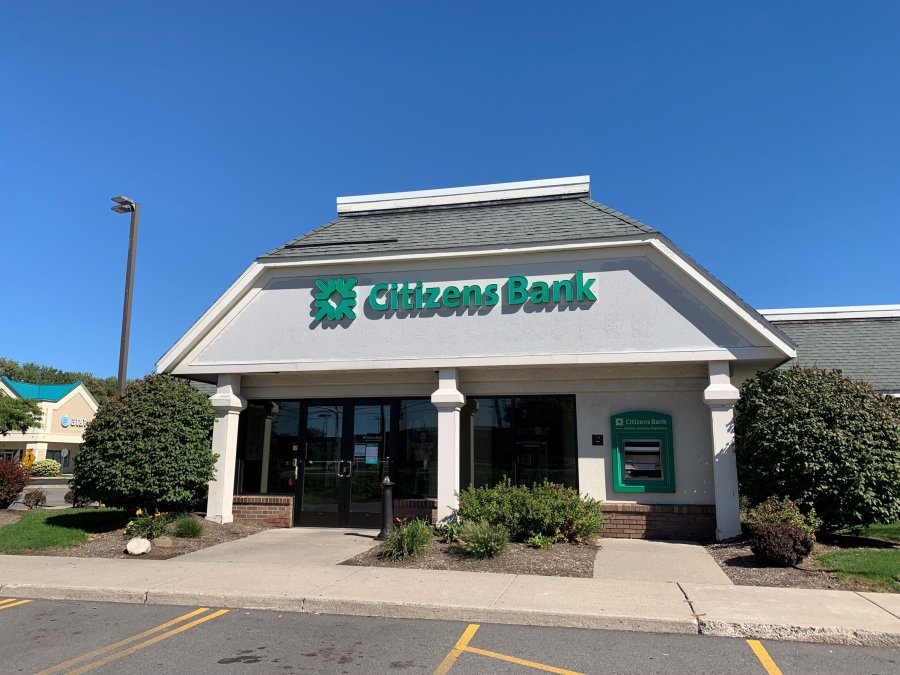 Front exterior of Citizens Bank at Perinton Square